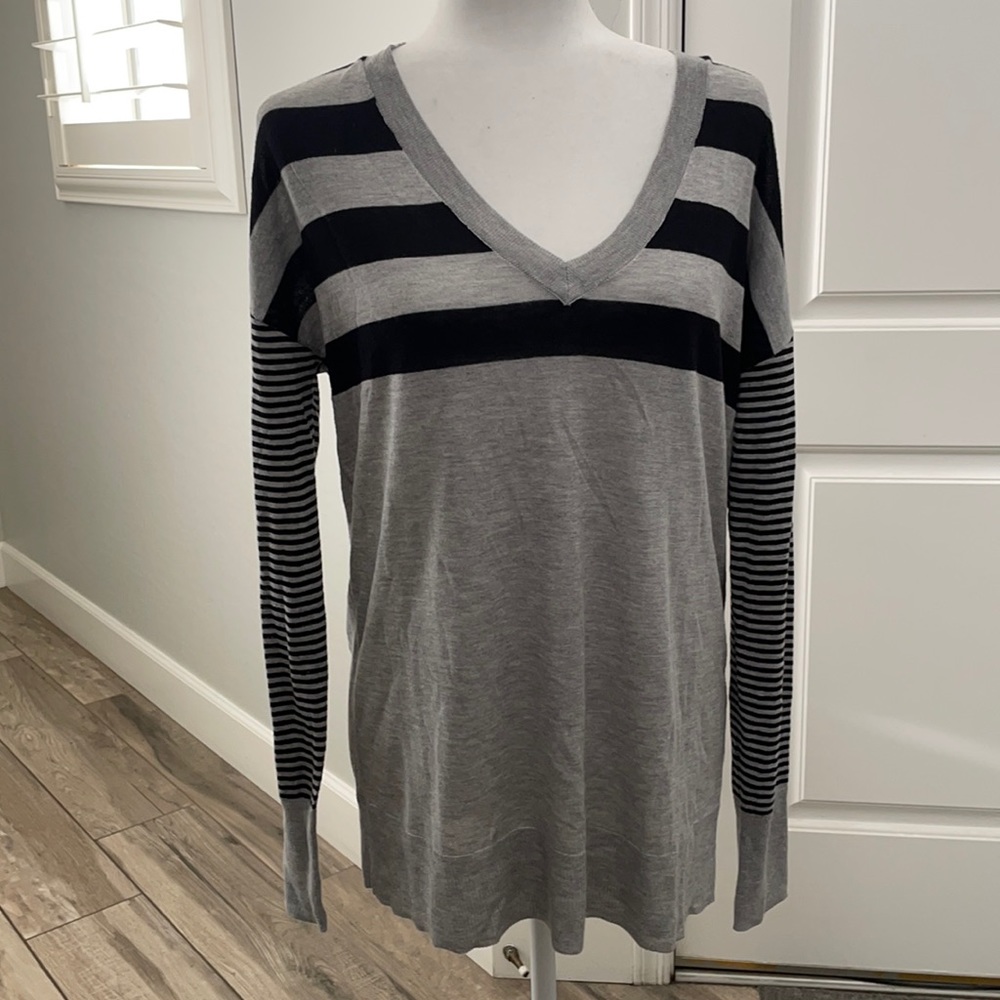Nordstrom Halogen NWT V neck sweater size L